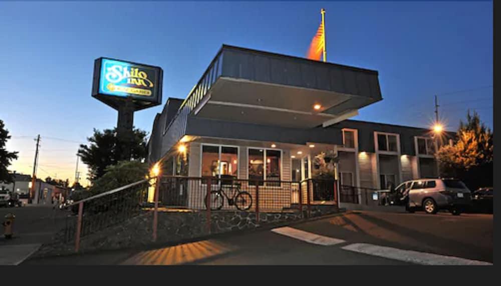 District Hotel By Oyo Portland Convention Center Extérieur photo