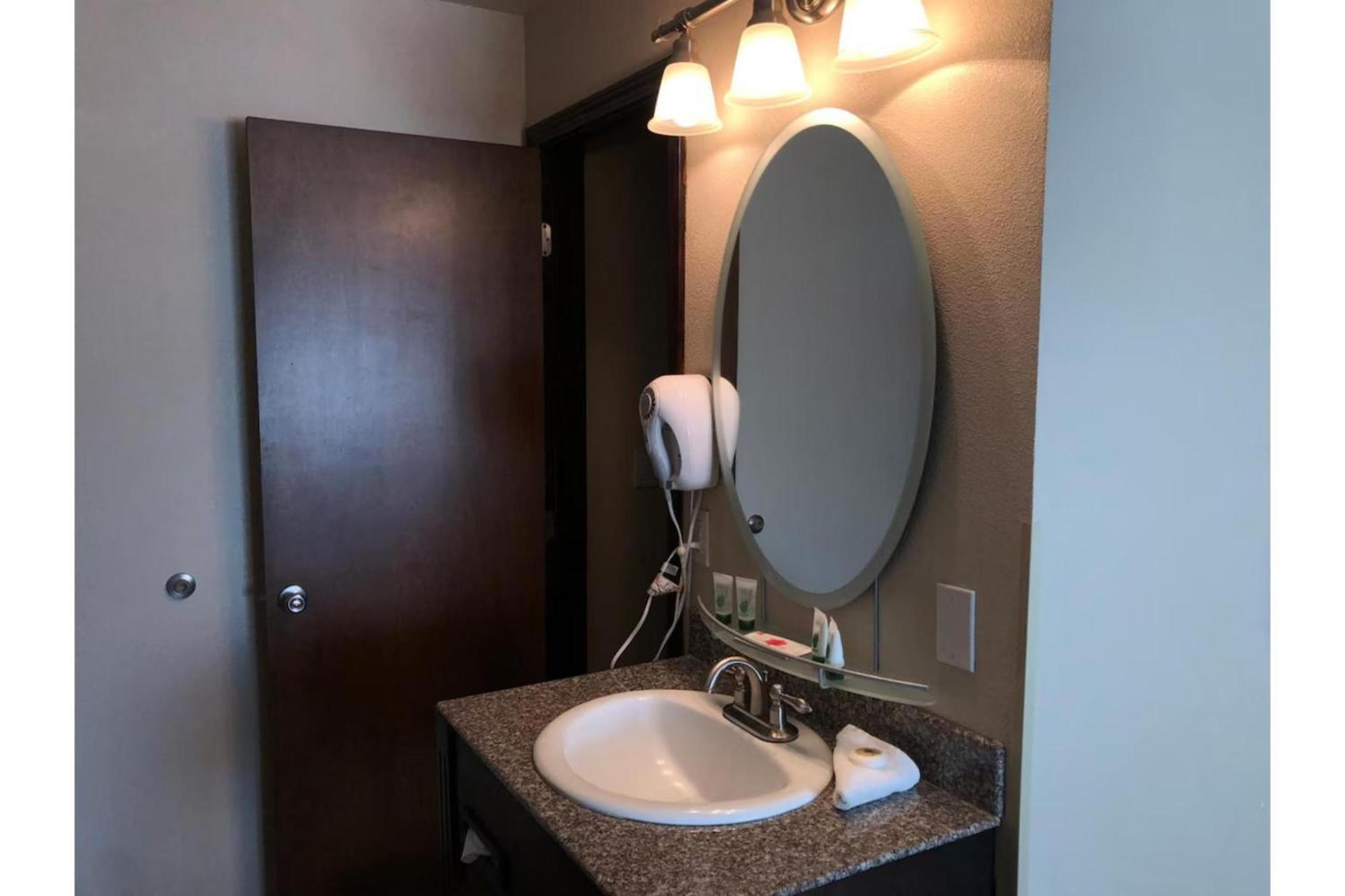 District Hotel By Oyo Portland Convention Center Extérieur photo