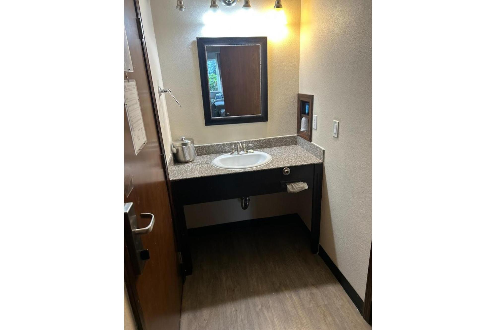 District Hotel By Oyo Portland Convention Center Extérieur photo